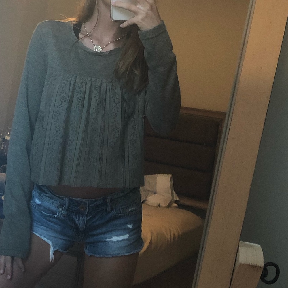 Green cropped long sleeve